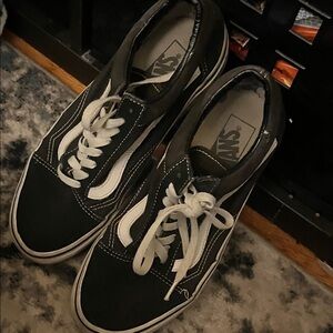 Vans Men's Black and White Sneakers